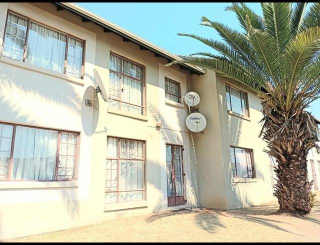3 BEDROOM TOWNHOUSE FOR SALE IN WHITNEY GARDENS